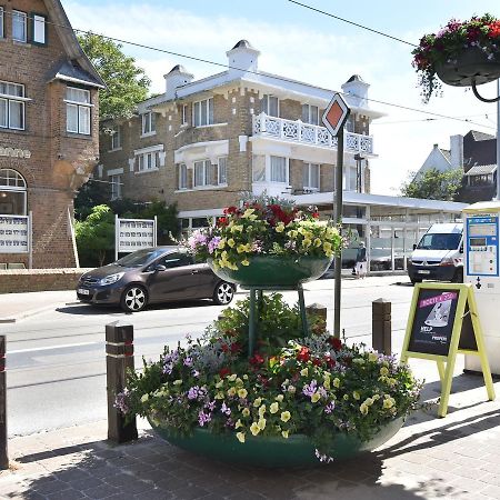 Former Hotel In The Centre And At 50 Metres From The Beach In Panne De Panne Exterior photo